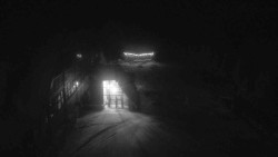 Parkoviště a hlavní vchod