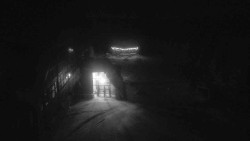 Parkoviště a hlavní vchod