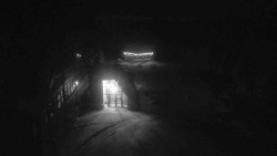 Parkoviště a hlavní vchod