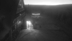 Parkoviště a hlavní vchod