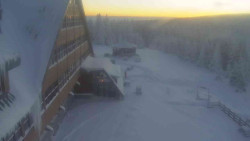 Parkoviště a hlavní vchod