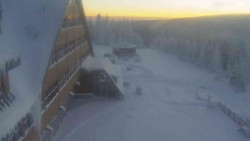 Parkoviště a hlavní vchod