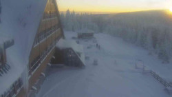 Parkoviště a hlavní vchod