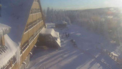 Parkoviště a hlavní vchod