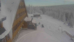 Parkoviště a hlavní vchod