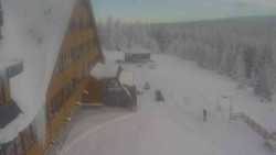 Parkoviště a hlavní vchod