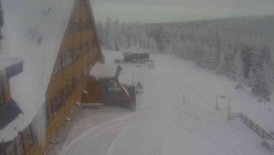 Parkoviště a hlavní vchod