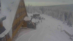 Parkoviště a hlavní vchod