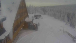 Parkoviště a hlavní vchod