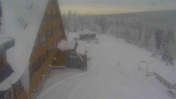 Parkoviště a hlavní vchod