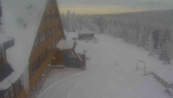 Parkoviště a hlavní vchod