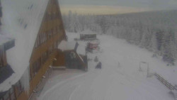 Parkoviště a hlavní vchod