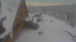 Parkoviště a hlavní vchod