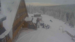 Parkoviště a hlavní vchod