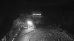 Parkoviště a hlavní vchod