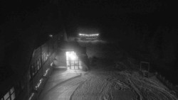 Parkoviště a hlavní vchod