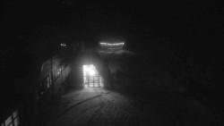 Parkoviště a hlavní vchod