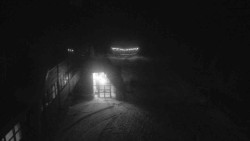 Parkoviště a hlavní vchod