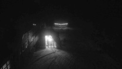 Parkoviště a hlavní vchod