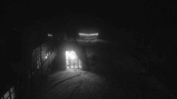 Parkoviště a hlavní vchod