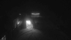 Parkoviště a hlavní vchod