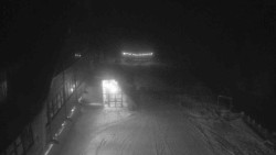 Parkoviště a hlavní vchod