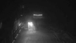 Parkoviště a hlavní vchod