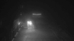 Parkoviště a hlavní vchod