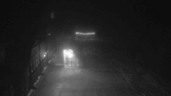 Parkoviště a hlavní vchod