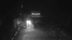 Parkoviště a hlavní vchod