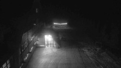 Parkoviště a hlavní vchod