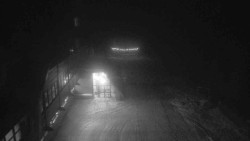 Parkoviště a hlavní vchod