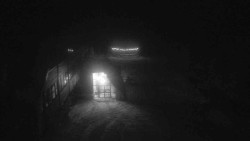 Parkoviště a hlavní vchod