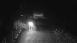 Parkoviště a hlavní vchod