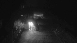 Parkoviště a hlavní vchod