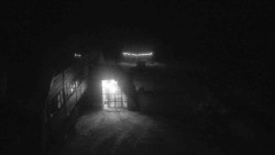 Parkoviště a hlavní vchod