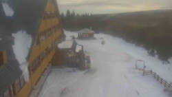 Parkoviště a hlavní vchod