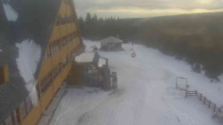 Parkoviště a hlavní vchod