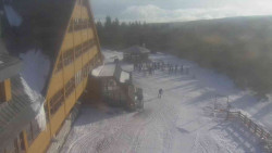 Parkoviště a hlavní vchod