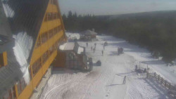 Parkoviště a hlavní vchod