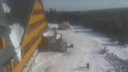 Parkoviště a hlavní vchod