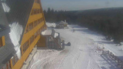 Parkoviště a hlavní vchod