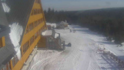 Parkoviště a hlavní vchod