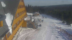 Parkoviště a hlavní vchod