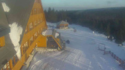 Parkoviště a hlavní vchod