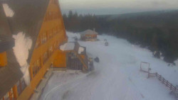 Parkoviště a hlavní vchod