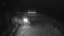 Parkoviště a hlavní vchod