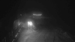 Parkoviště a hlavní vchod