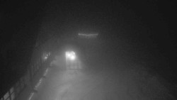 Parkoviště a hlavní vchod