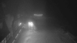 Parkoviště a hlavní vchod